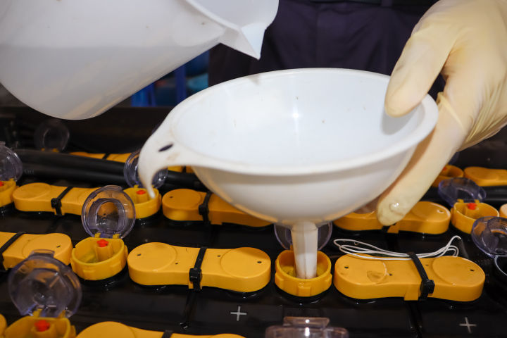 免維護蓄電池如何手動加水?加水步驟介紹