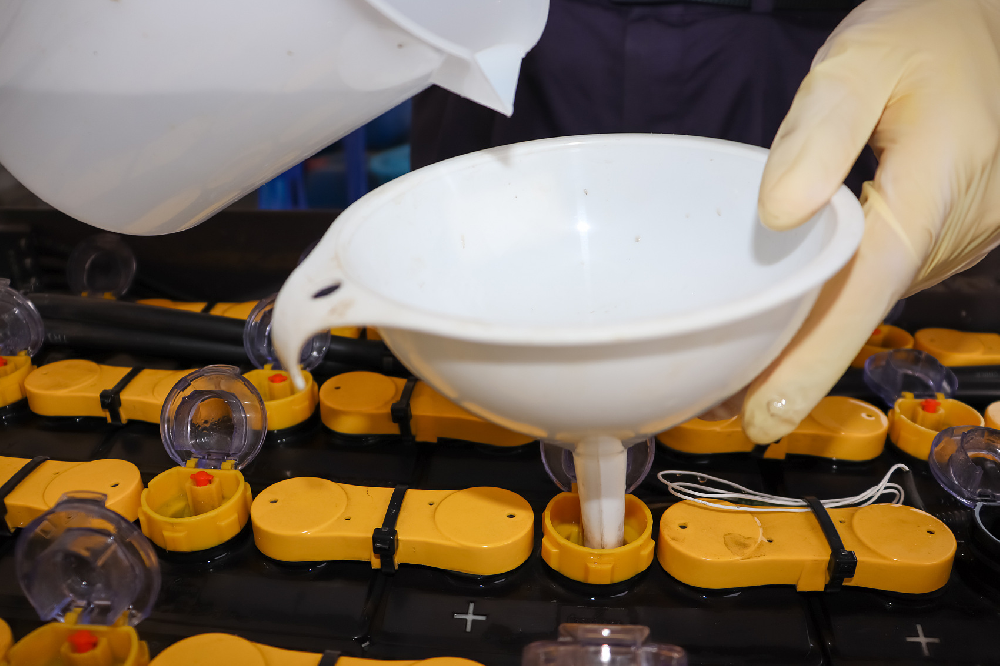 鉛酸電池加液有用嗎?蒸餾水、電解液、修復液有什么區別